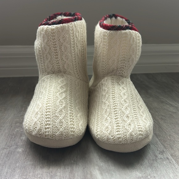 NWOT women’s cream colored crochet bootie slippers - Picture 2 of 8